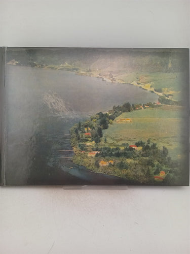 Print Books - Komuhumuhu. Gisborne Point. A study of a 100 years of family holiday fun on the beautiful lake Rotoiti by Sue La Roche (editor) - Book Express