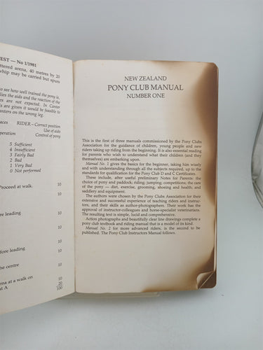 New Zealand Pony Club Manual: D and C Certificates No. 1 by Elaine Knox-Thompson; Suzanne Dickens